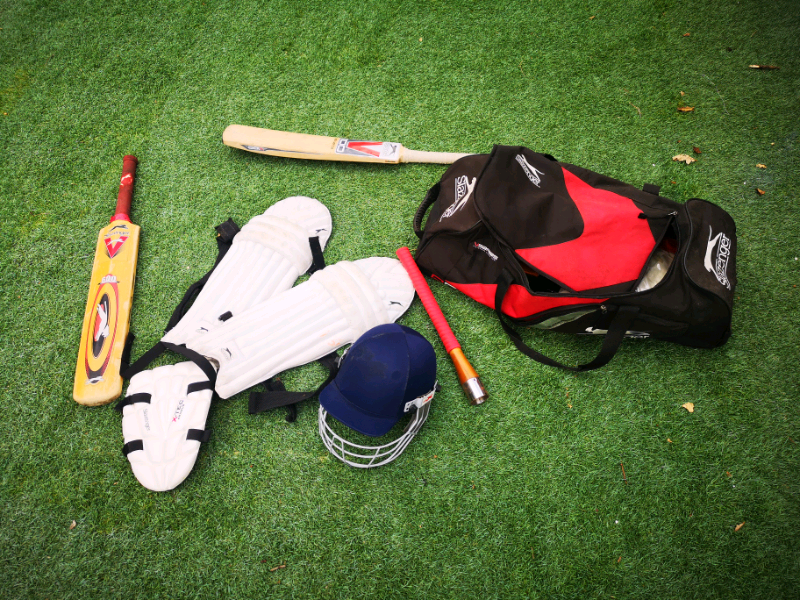 Cricket accessories in Chessington, Surrey Gumtree