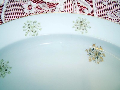 Noritake SNOWFLAKE Gold Green Black Snowflakes 14 1/2