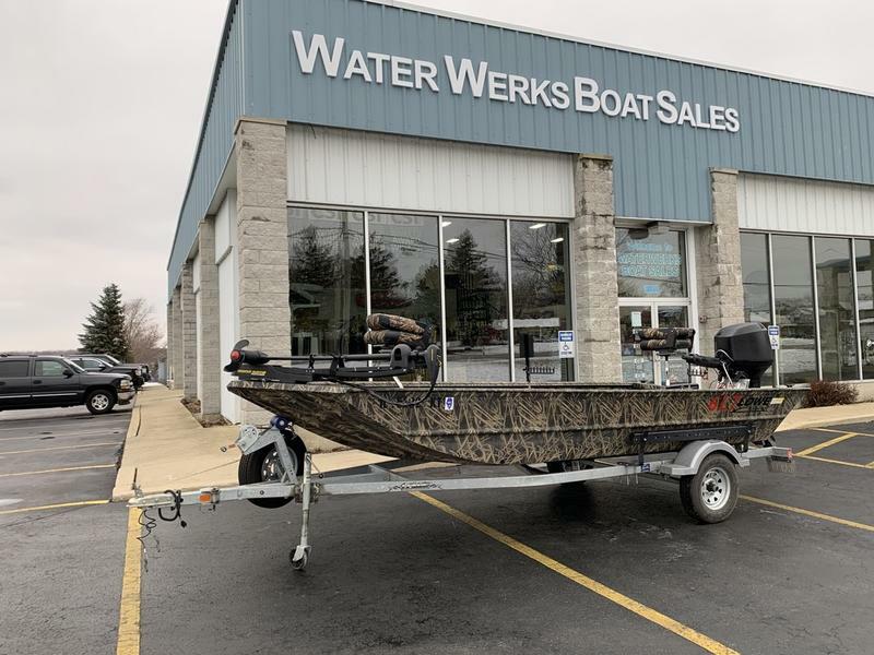 2015 Lowe 1756 Roughneck Tiller Fishing Duck Boat 2005 Mercury 40 HP 2-Stroke !