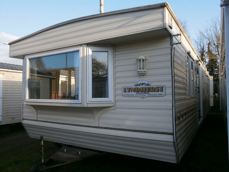 1999 Willerby Lyndhurst 38x12 2 bed Full Winter Pack OFF SITE Static Caravan in Clactonon