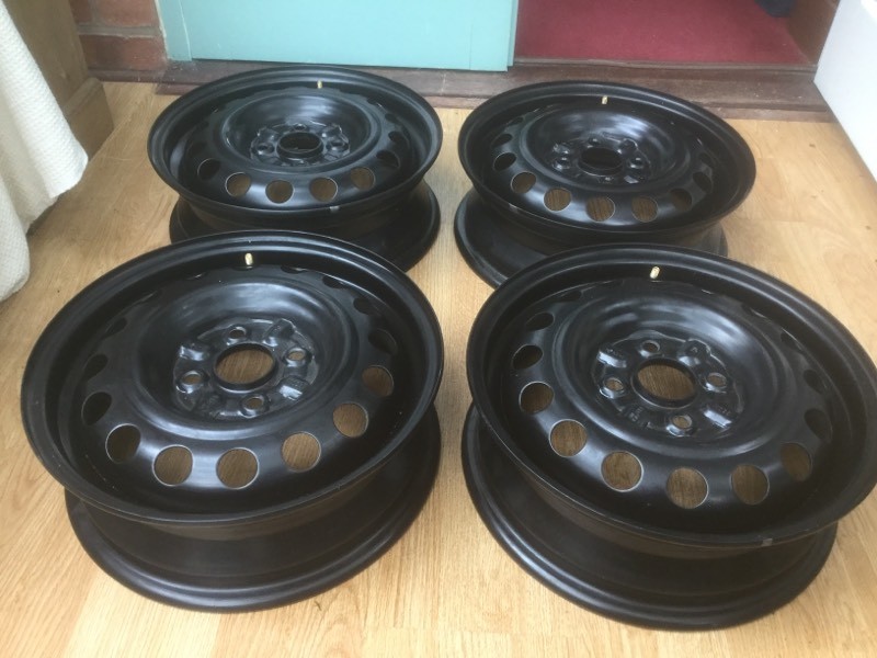 Peugeot 107 set of steel wheels, fit also Toyota Aygo or Citroen c1