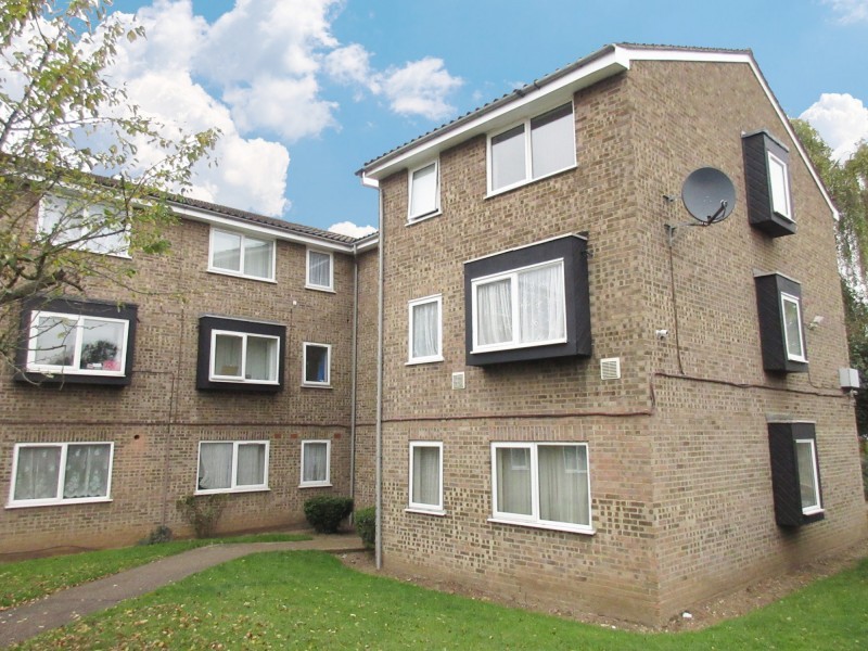 2 bedroom flat in Old Park Mews, Hounslow, TW5 in Hounslow, London