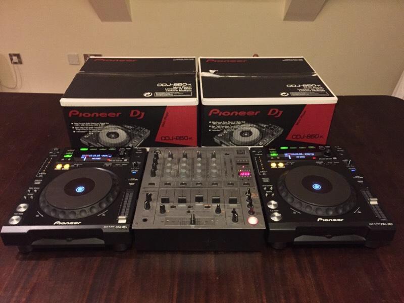Decks & Mixer DJ Equipment / Pair of Pioneer CDJ 850K Black + DJM 600