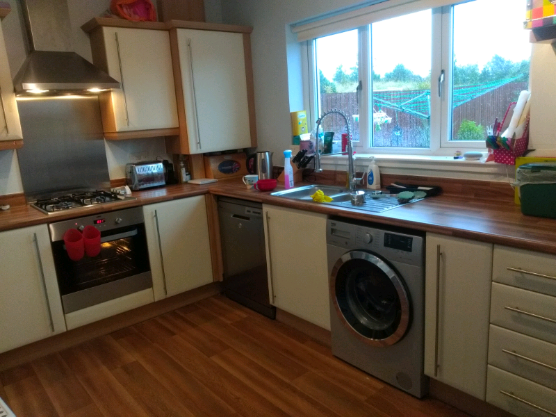 Symphony oregon cream kitchen doors and drawers in Broughty Ferry
