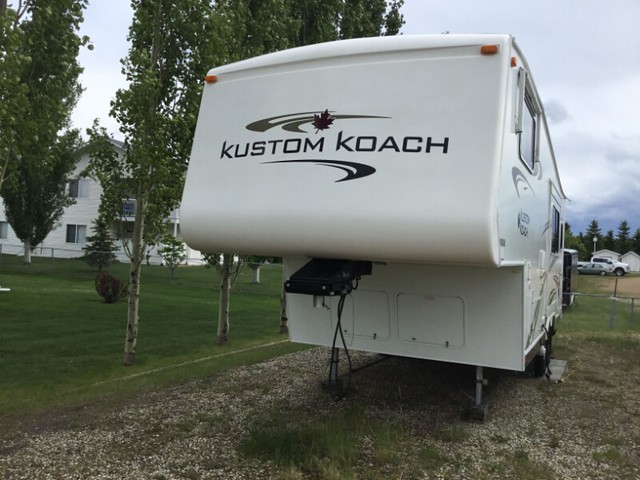 2008 Fifth Wheel 25.8' Kustom Koach Travel Trailers