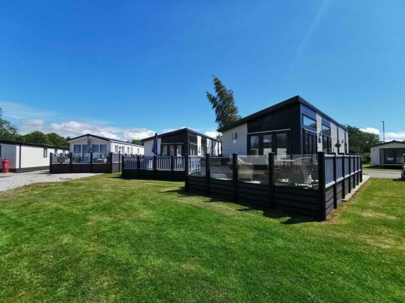 Stunning holiday retreat log cabin Static caravans on a 5 ...