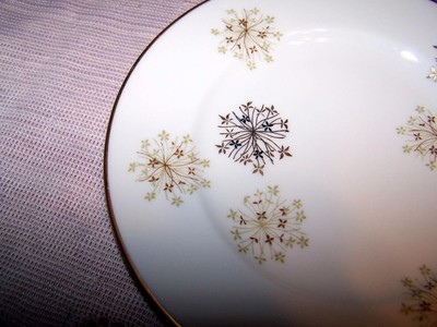 VTG Noritake SNOWFLAKE Gold Green Black Snowflakes 6 5/8