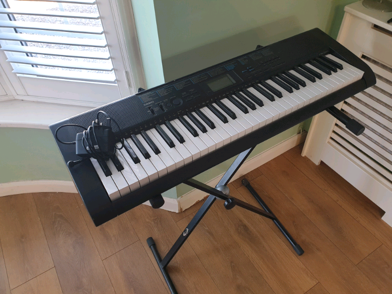 Casio CTK1200 electric keyboard with stand in Reading, Berkshire