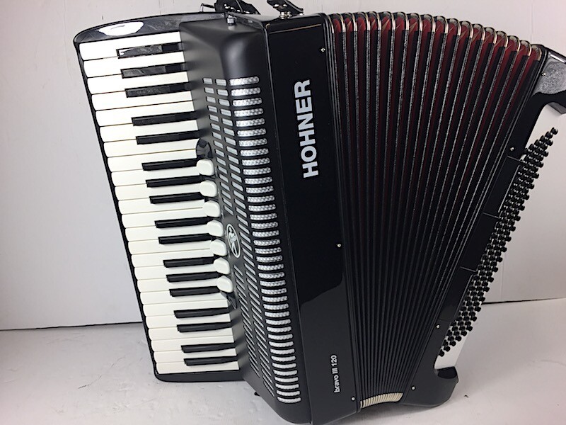 Hohner Bravo lll 120 Bass accordion in Wollaton, Nottinghamshire