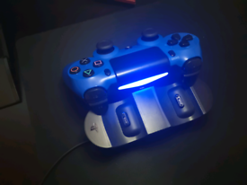 Genuine DUALSHOCK 4 Blue PS4 Controller and Official Charging Station 