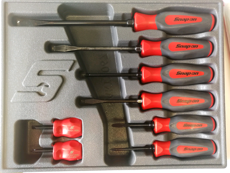 Snap on 8 peice screw driver set (red) in Eastfield, North Yorkshire