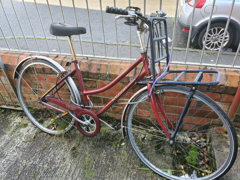 Vintage burgundy Raleigh bike - $ 86