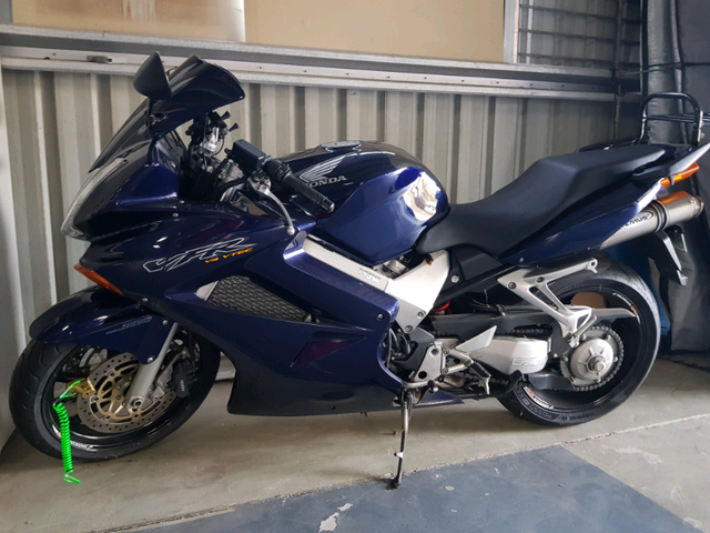 Honda vfr v4