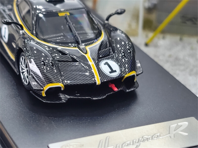 LCDモデル 1/64 PAGANI HUAYRA R フルカーボン LCD models 1:64 Pagani Huayra R #1 Black White #2 Blue