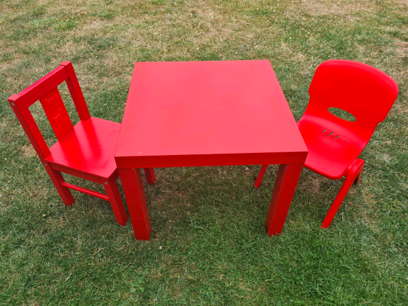 Kids table 2 x chairs in Wallingford, Oxfordshire Gumtree