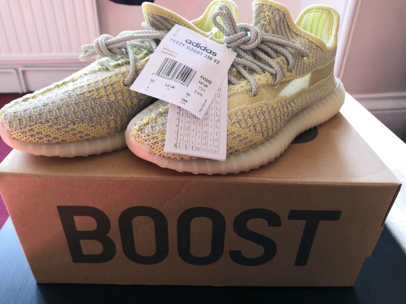 YEEZY BLACK REFLECTIVE LAST PRICE I CAN DO $30