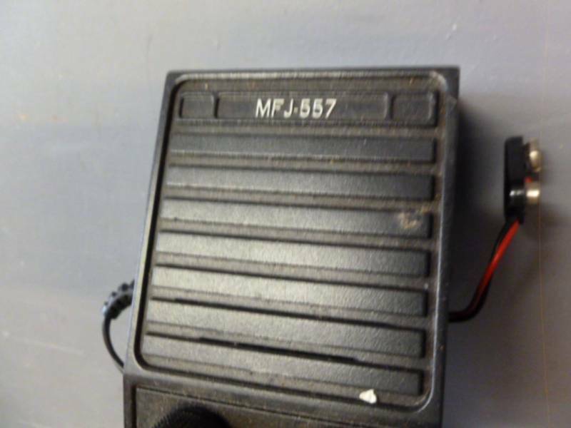 MFJ-557 Morse Code Practice Oscillator With Key. Speaker / Headphone Jack