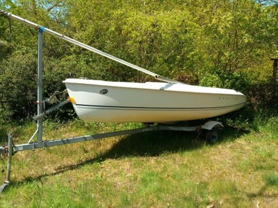 2005 Hunter 146 Day Sailer with Trailer