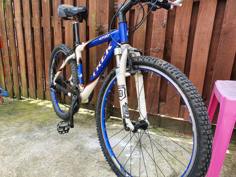 trek 4700 mountain bike