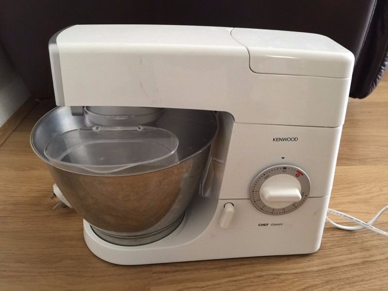 Kenwood KM336 Chef Classic Stand Mixer in gloss white with liquidiser