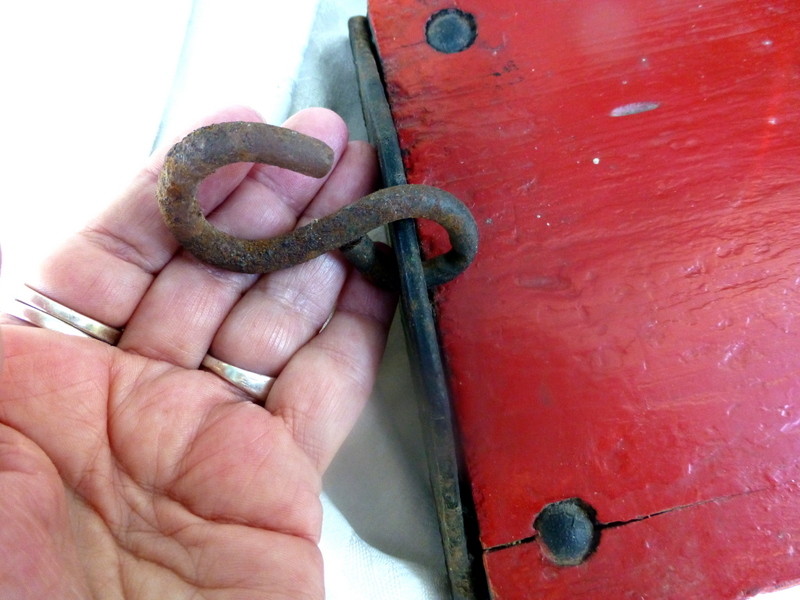 Vintage CHILD'S OLD RED GARDEN Tree Wood SWING Seat Farm Yard Set Black Hardware