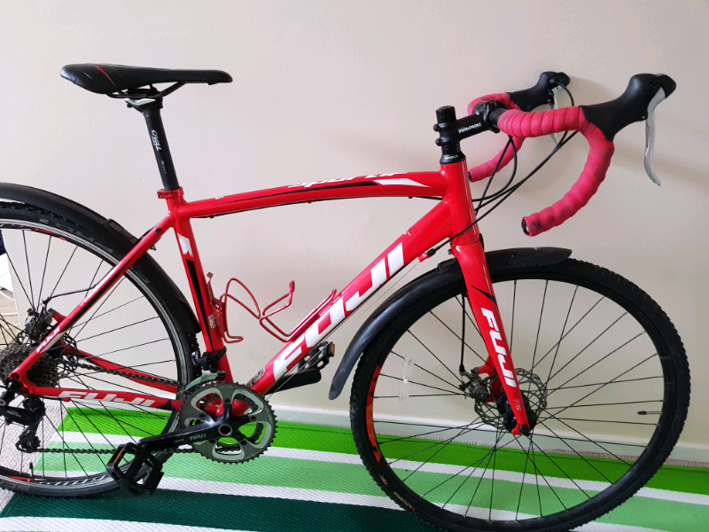 Fuji 1.5 Sportif Road bike with disc brakes in Notting Hill, London