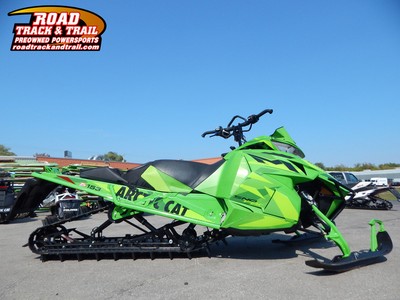 2016 Arctic Cat® M 8000 Limited (153) GREEN