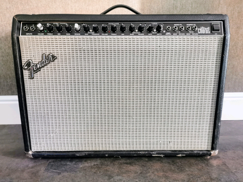Fender Ultimate Chorus Guitar Amp (2 x 12) in Galashiels, Scottish