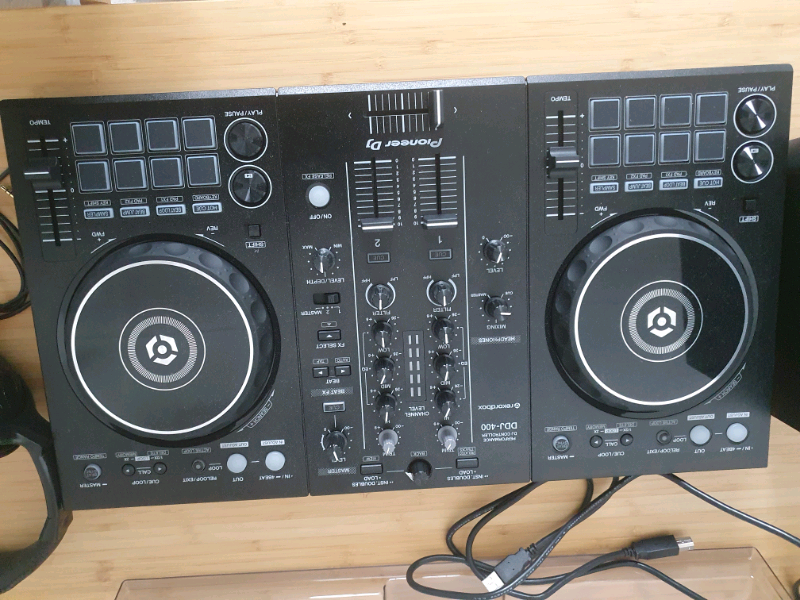 Pioneer DDJ400 2Channel Rekordbox DJ Controller with speakers in
