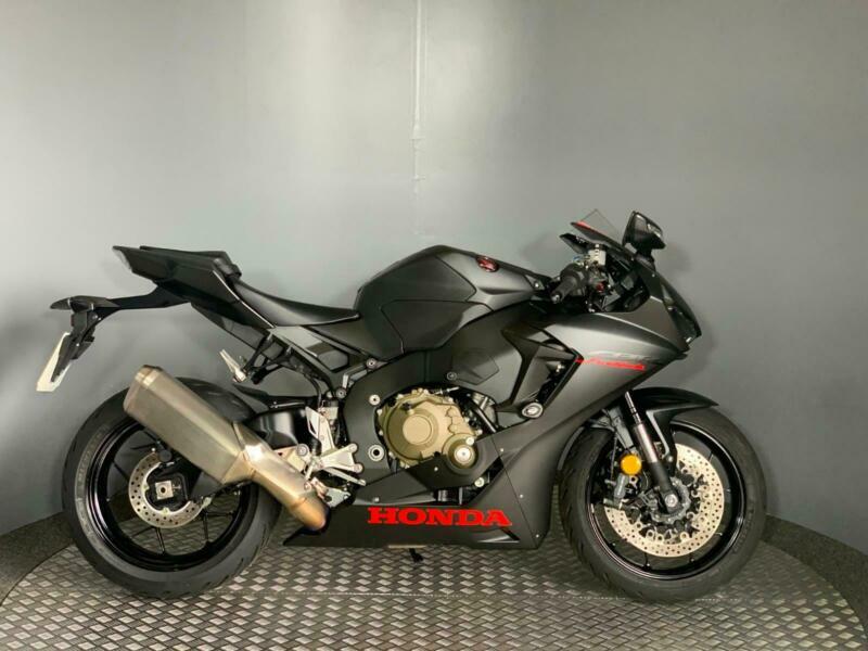 Honda CBR 1000 RR Fireblade 2018 with only 1257 miles / One Owner | in