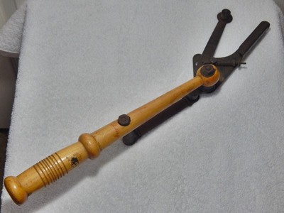 Vintage LM Dickson clay pigeon skeet target shooting hand thrower wood handle