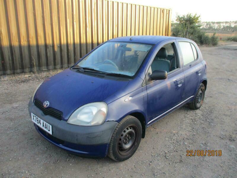 Тойота yaris 2000