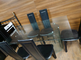 59. Glass table and 6 leather chairs 
