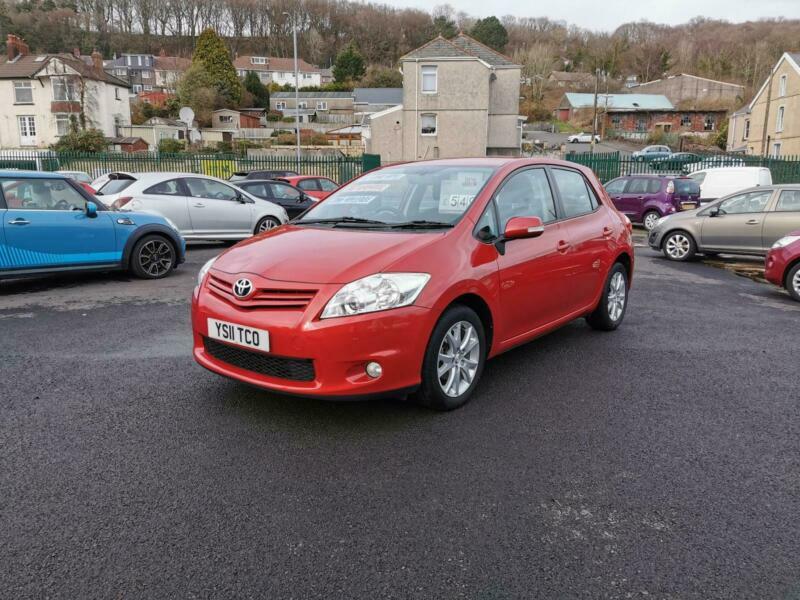 Тойота auris 2011