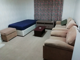 FULLY FURNISHED TWO BEDROOM FLAT TO LET IN THE STENHOUSE AVENUE 