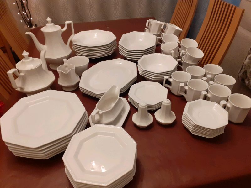 Johnson Brothers Heritage White Dinner set in Washington, Tyne and