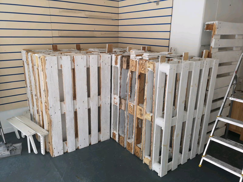 White painted pallets in Leith, Edinburgh Gumtree