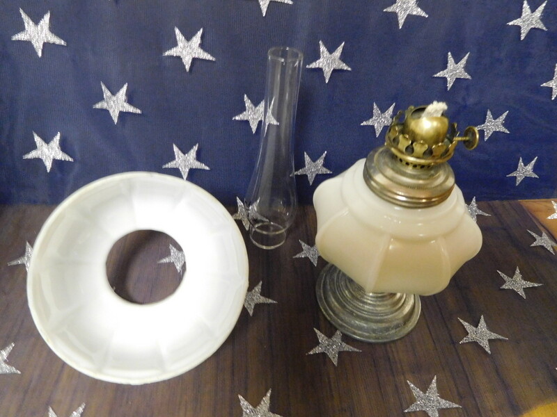 Antique Miniature Oil Lamp, Thuro I, fig128