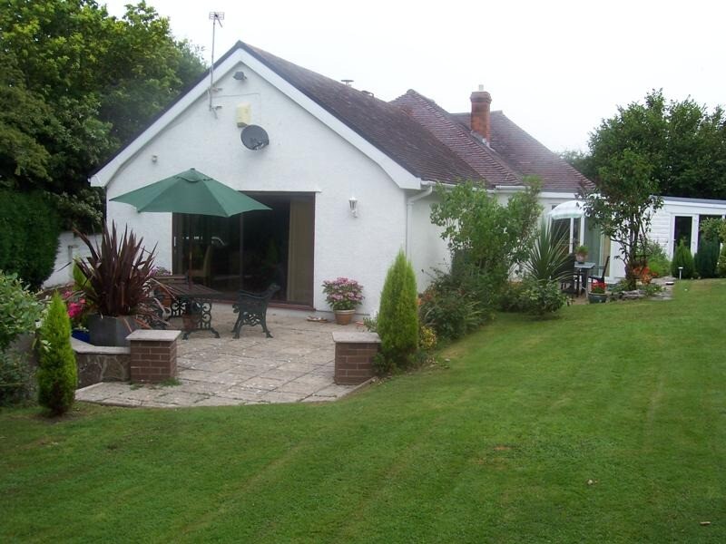 Bungalow for rent, 3 bedrooms, Wales, secluded large garden, semi rural