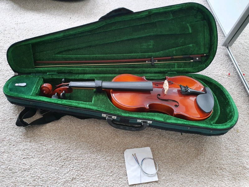 Violin Antoni Debut 4/4 with case in Glasgow Gumtree