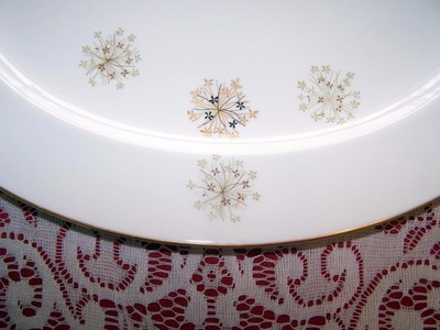 Noritake SNOWFLAKE Gold Green Black Snowflakes 14 1/2