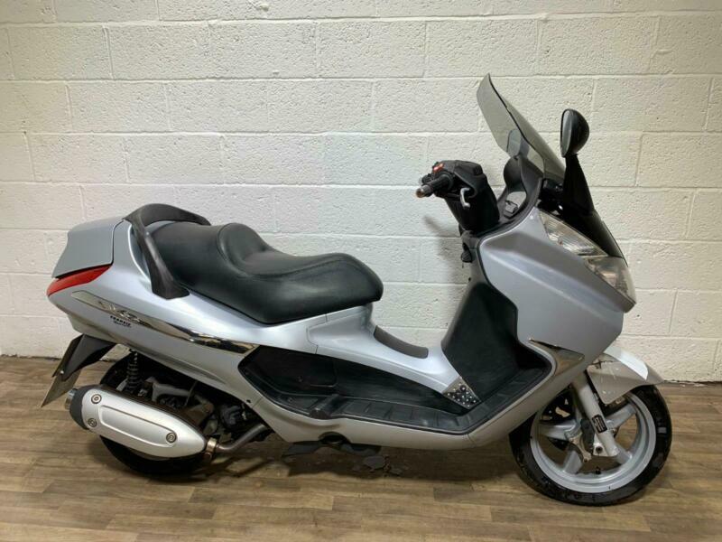 Piaggio X8 125 06 LARGE MAXI SCOOTER 125CC NEEDS MINOR WORK COMPLETE
