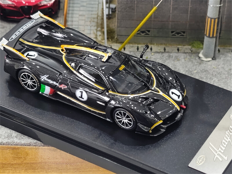 LCD 1:64 Pagani Huayra R #1 Black Carbon Diecast Model Car