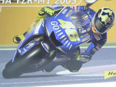 KIT MAQUETTE à monter YAMAHA YZR- M1 GP France 2005 1/24