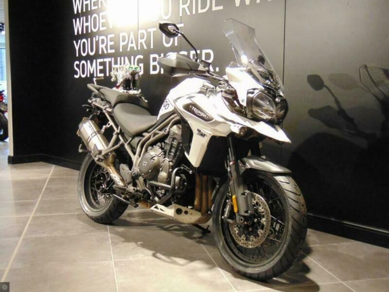 triumph tiger 800 with panniers