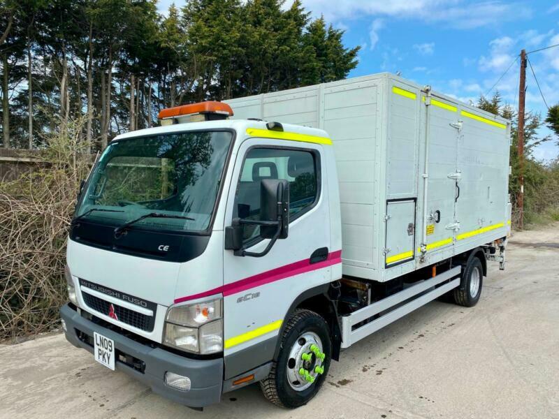 2009 MITSUBISHI CANTER TREE SURGEON RUBBISH CLEARANCE TIPPER COUNCIL