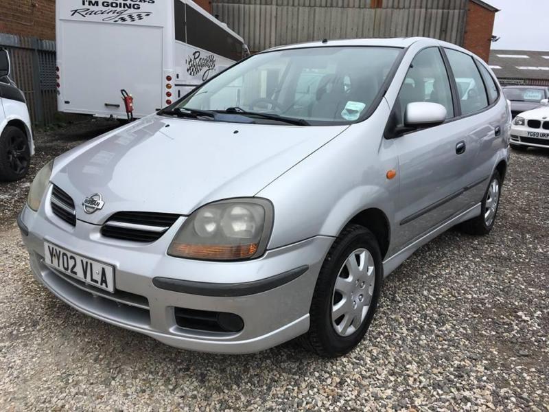 Nissan tino 2002