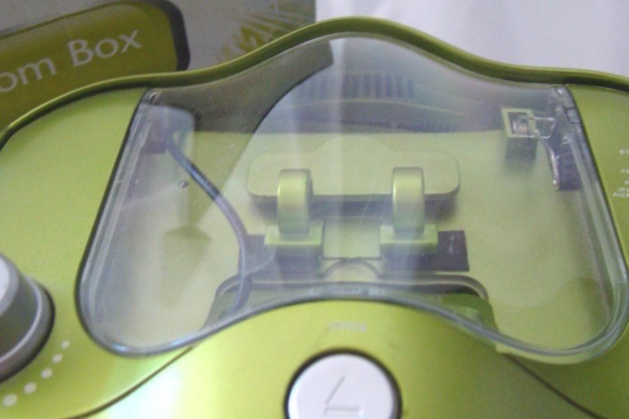 Living Solutions AM/FM Portable Boombox iPod dock Stereo Lime Green Mint AC DC