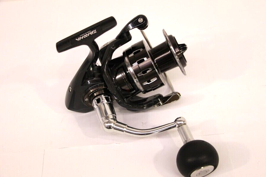 リール DAIWA - DAIWA  16 Catalina 4500 Daiwa 16 CATALINA 4500 Spinning Reel [Japan Import] : Amazon