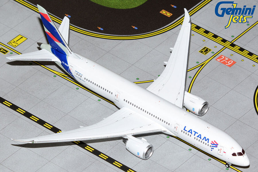 Gemini Jets 1:400 LATAM Boeing 787-9 Dreamliner CC-BGM